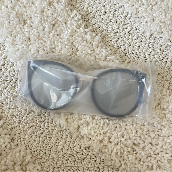 Large Black Mirrored Sunglasses NWT - Picture 4 of 4